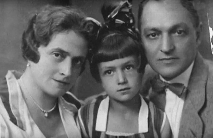 Ирина Карташёва с родителями