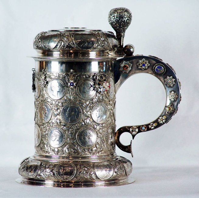 Большая королевская пивная кружка с медалям. Германия