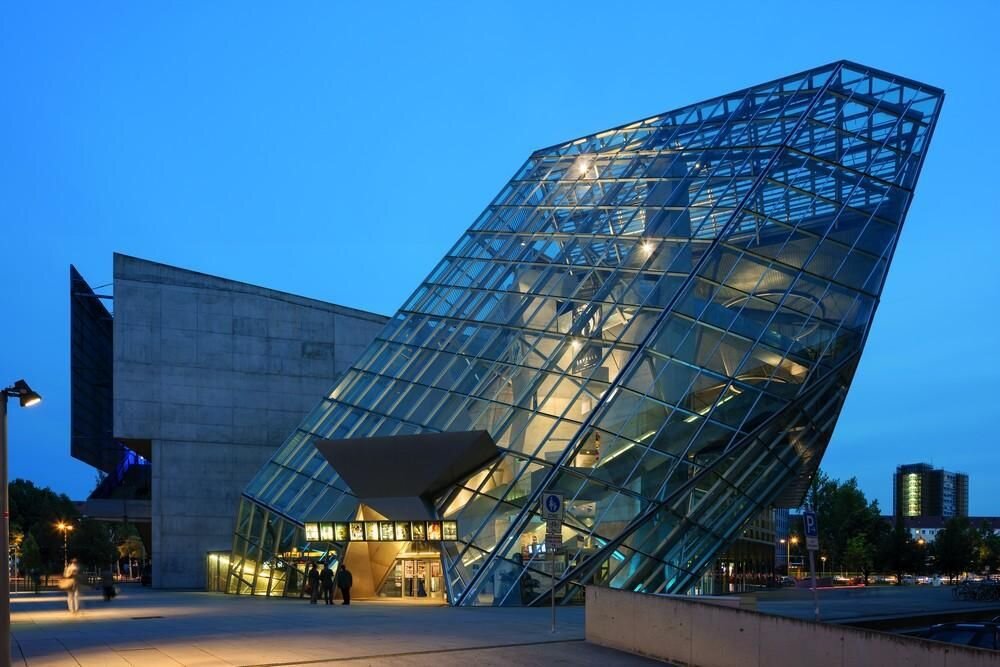 Киноцентр UFA в Дрездене (по названию киностудии UFA – Universum Film AG, преемницей которой стала DEFA, главная кинокомпания ГДР)