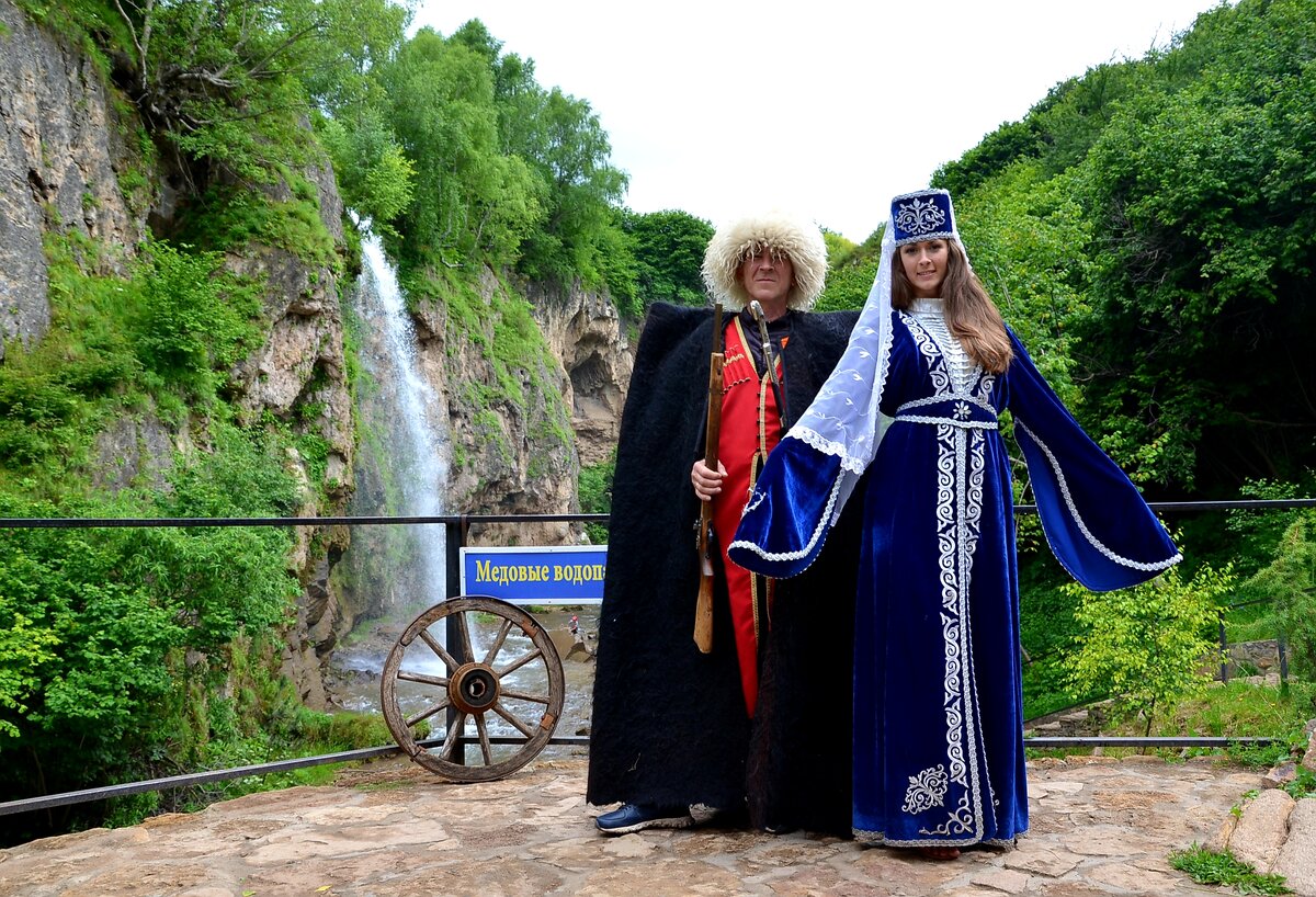 я вместе с отцом, который сыграл огромную роль в моей жизни, после того как мы не общались 12 лет. 