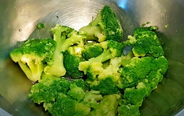 Готовая к употреблению брокколи