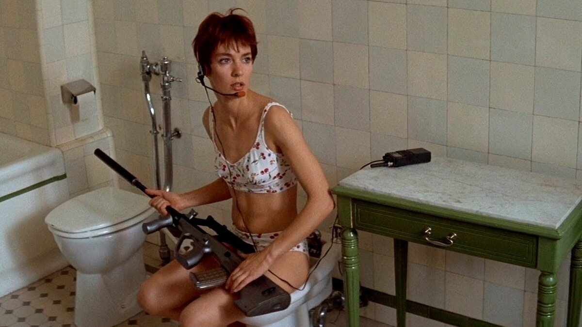 Кадр из фильма "Ее звали Никита", 1990 г.