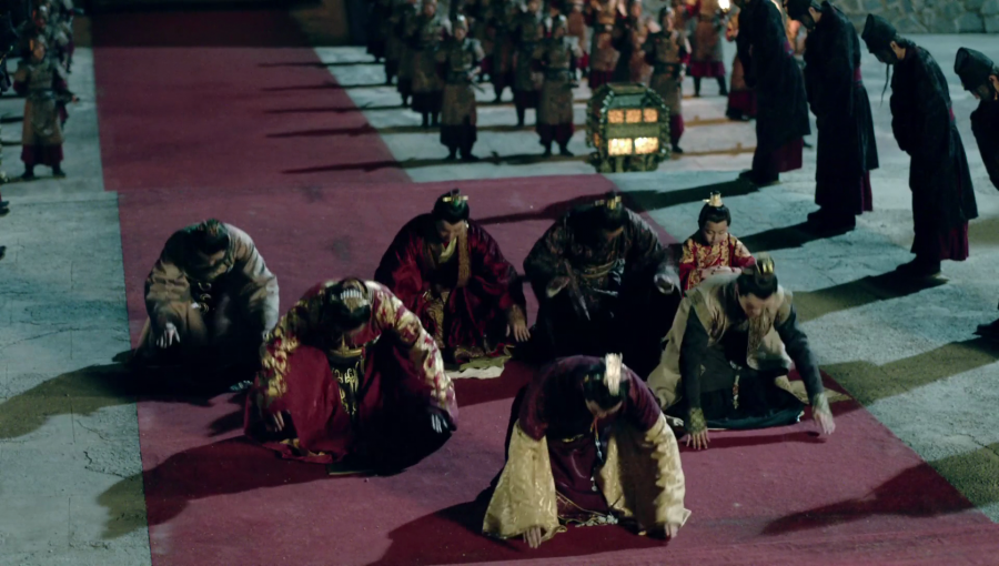 Когда покажут сокровища императора 3 выпуск. Китайский Император кланяется. Поклон китайскому императору. Поклон в Китае. Поклон королю.
