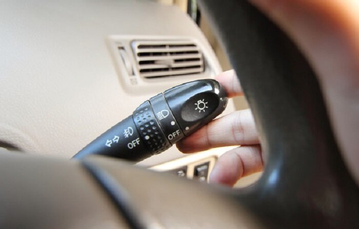 Если вы думаете, что ваш автомобиль уже давно утратил способность удивлять, то вы ошибаетесь. Современные машины настолько функциональны, что о существовании многих полезных «фишек» машины хозяин транспортного средства, как правило, узнаёт случайно. Постараемся рассказать о таких возможностях автомобиля, до которых вы, возможно, ещё не добрались.