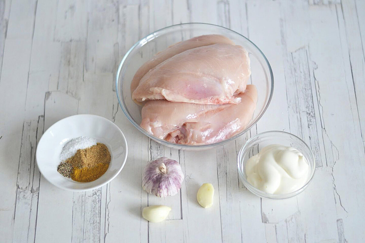 Как приготовить курицу с картошкой в духовке с майонезом и чесноком