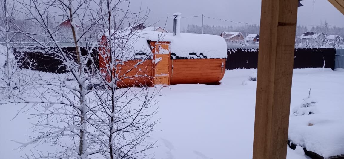 Перед походом в баню нужно поработать, почистить снег. Красота!