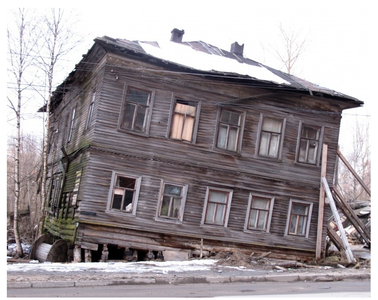 Как живут в бараках. Архангельск бараки. Архангельск центр города разруха. Архангельск деревяшки. Дом Барак России.