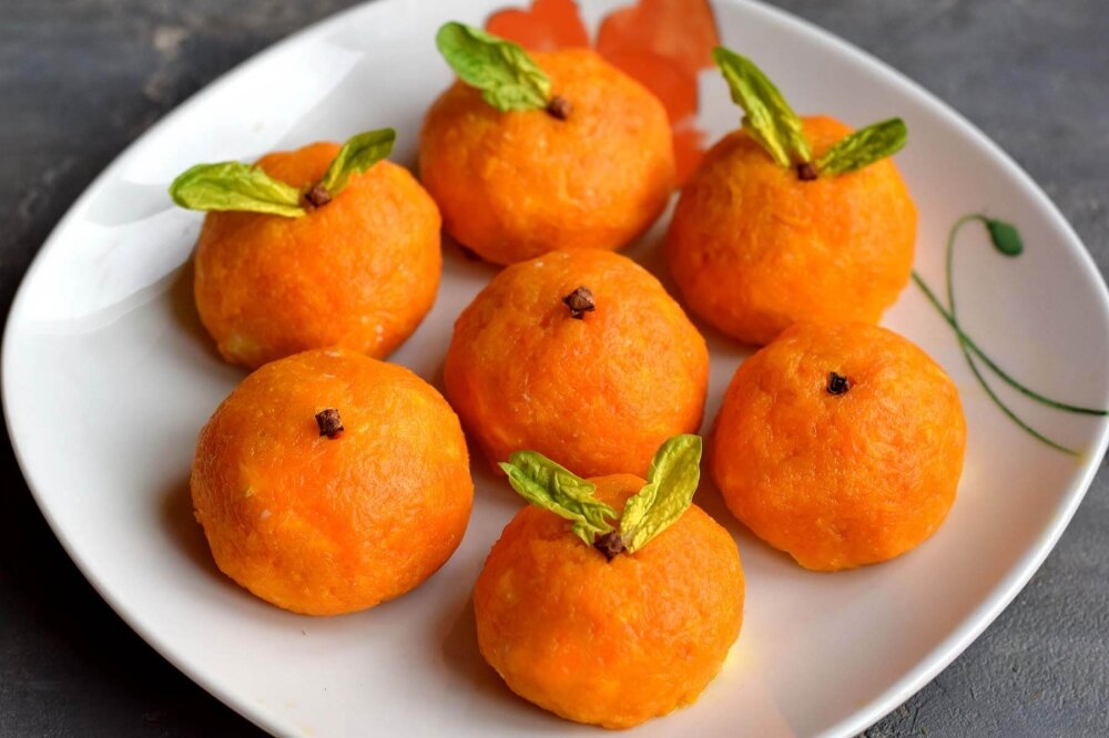 Закуска "Мандарины" из курицы, сыра и моркови