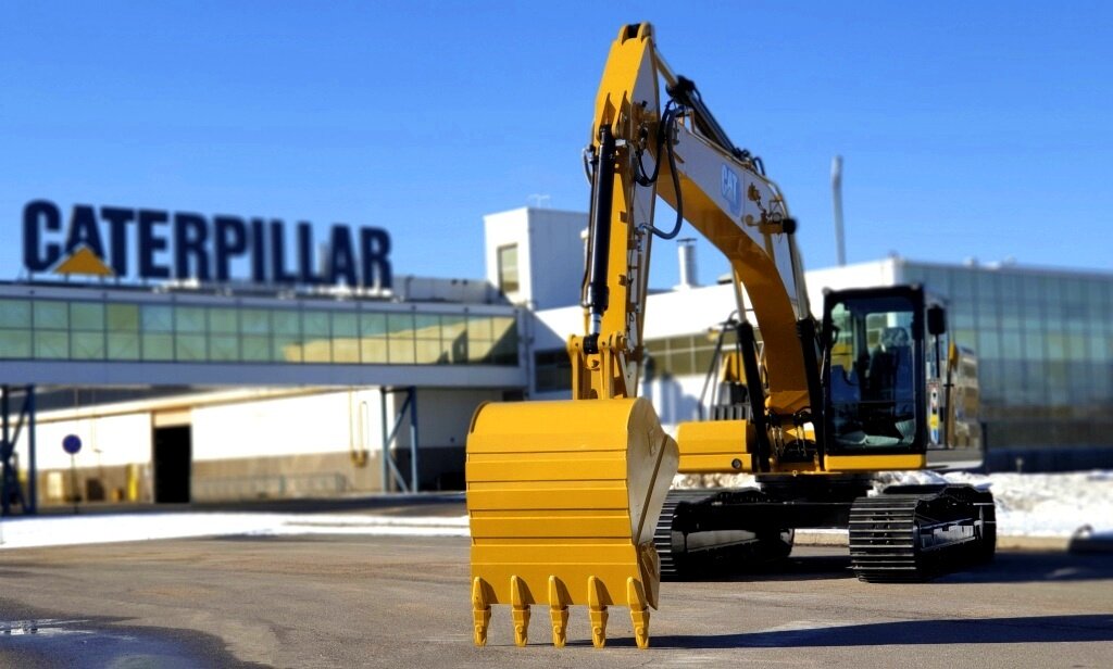 Экскаватор Катерпиллер российского производства
