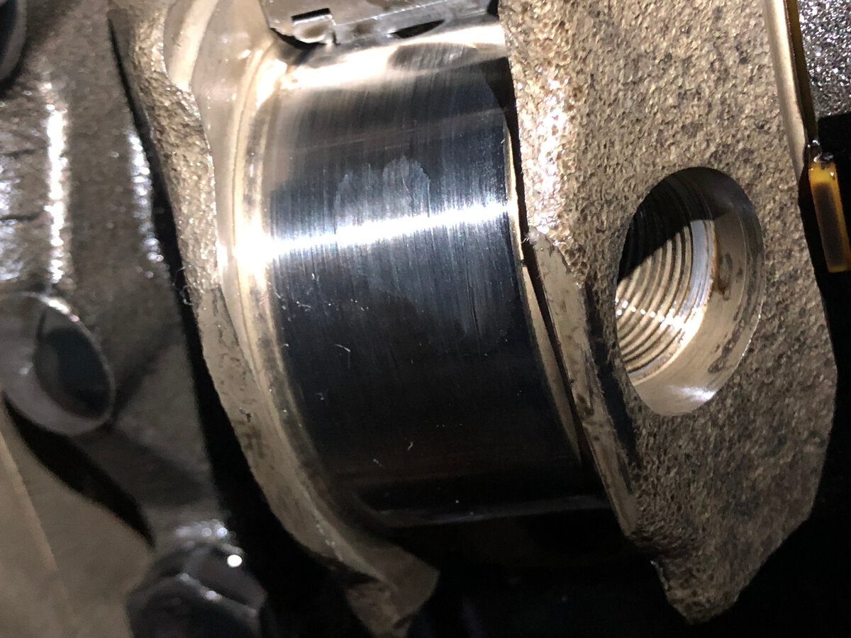 Пока решил вопрос с коленвалом отложить, т.к. требования тут высокие, торопиться не стоит и заняться ГБЦ, да и мотор  еще мыть и мыть. 