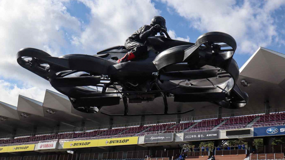 Xturismo - первый ховербайк, дебютировавший в Японии. (Фото Кена Кобаяши)