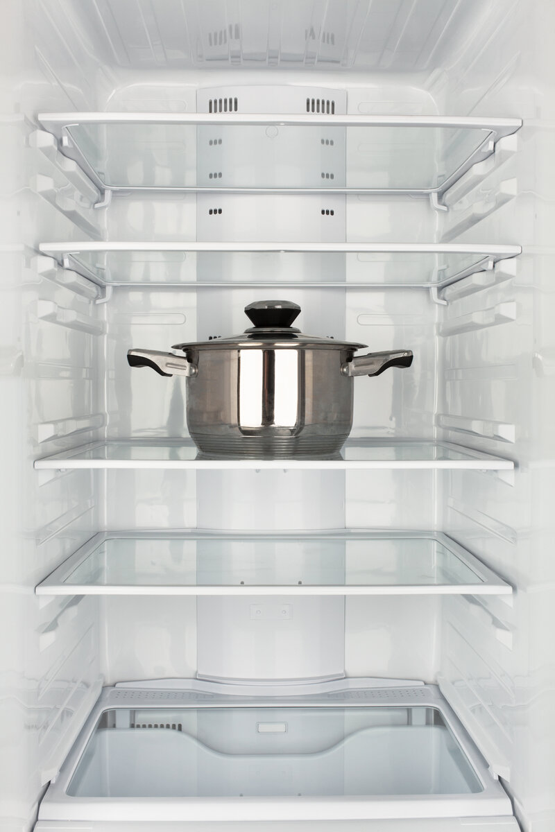 Почему нельзя включать холодильник сразу после доставки: причины и последствия