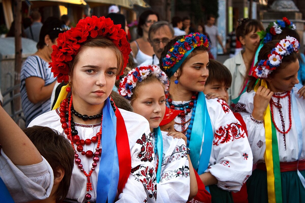 Украинские девушки в вышиванках на День Независимости (2011 год) CC BY 2.0
