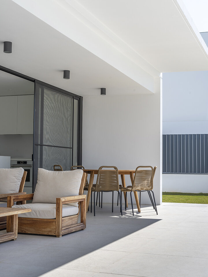 Плитка под камень в проекте дома для семейного отдыха