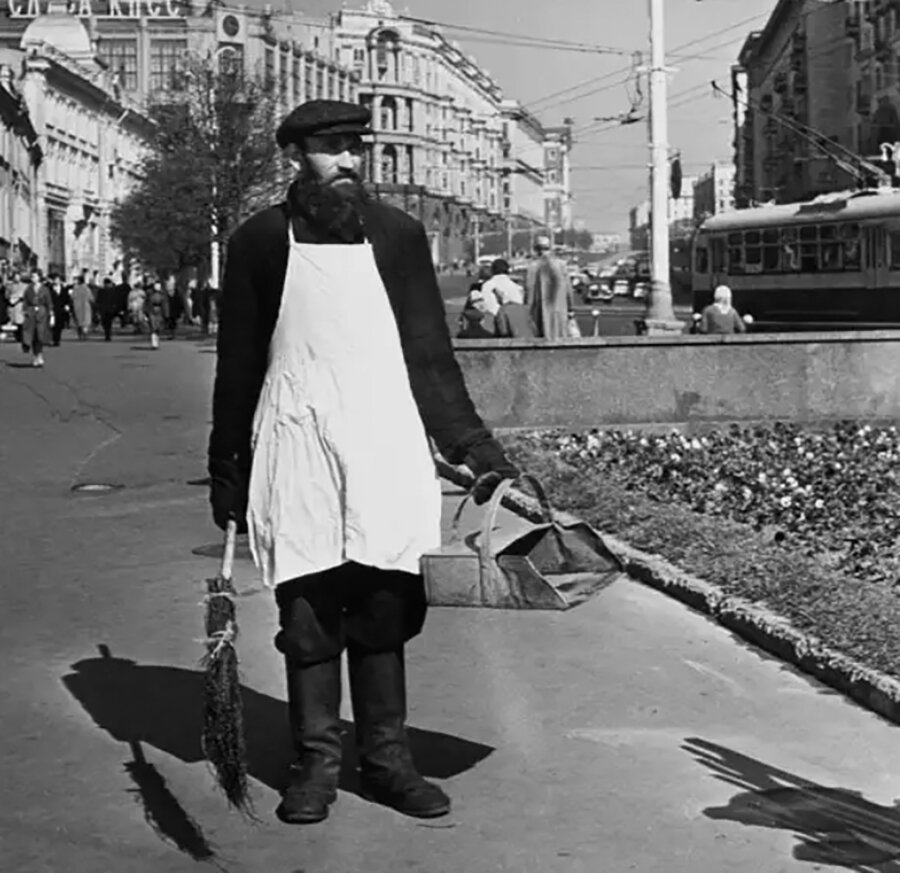 Дворник в Москве