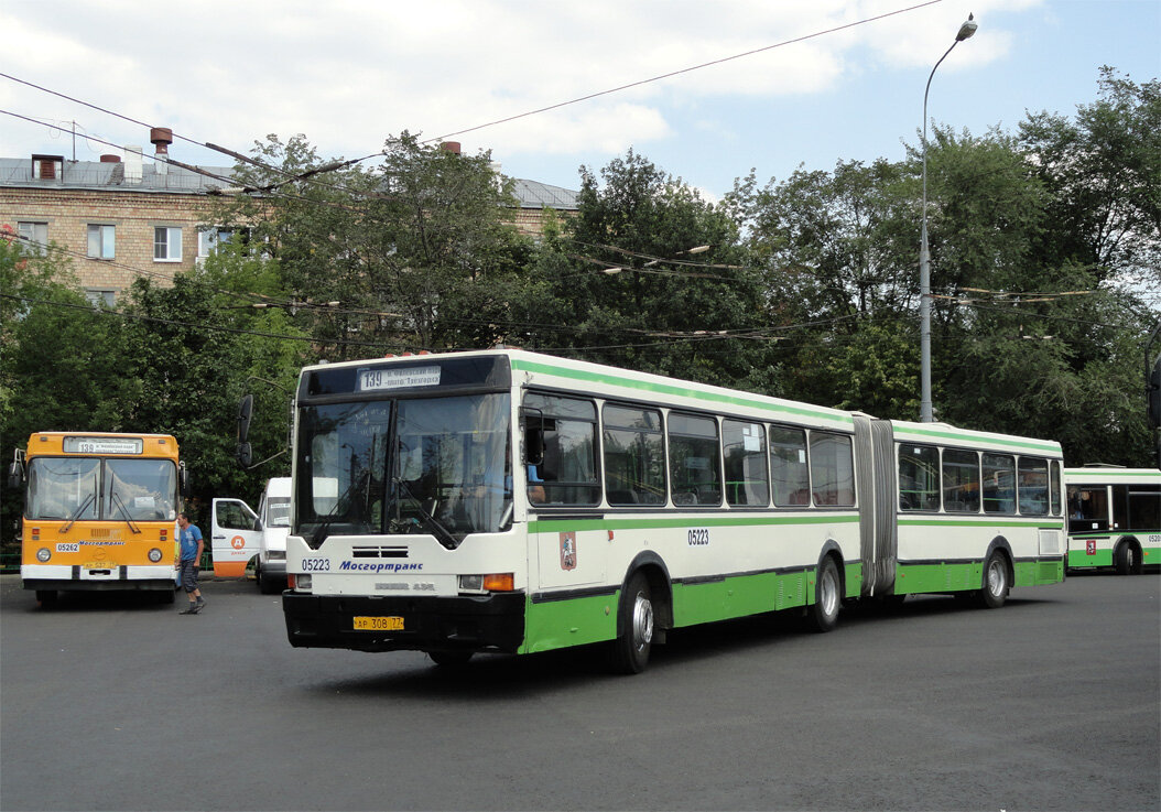 Ikarus 435 маршрута №139 на конечной "Метро "Филёвский парк". 2012 год. Источник - http://fotobus.msk.ru/photo/712971/