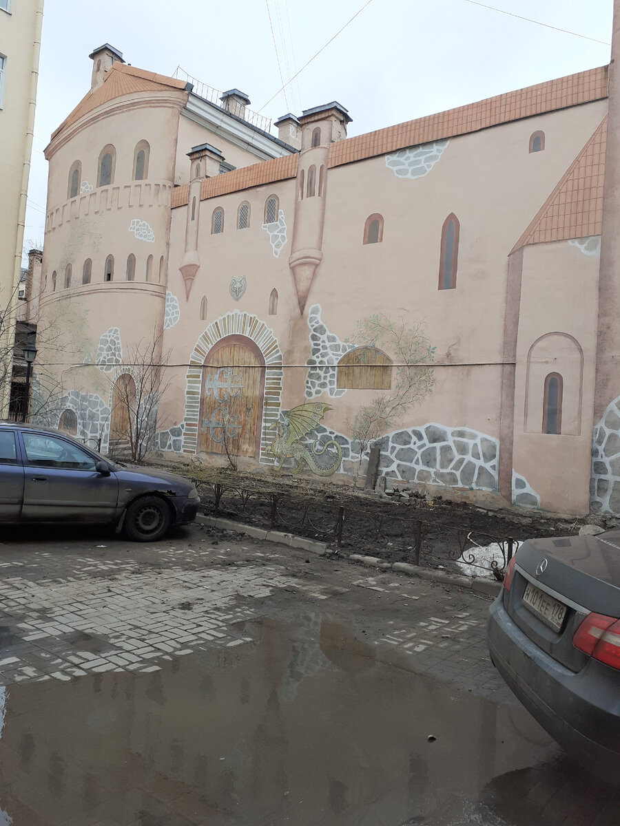 Граффити с замком.