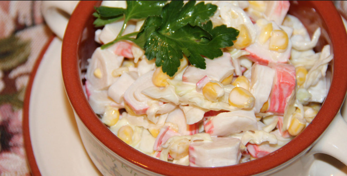Салат с капустой, кукурузой и крабовыми палочками, пошаговый рецепт с фото на ккал