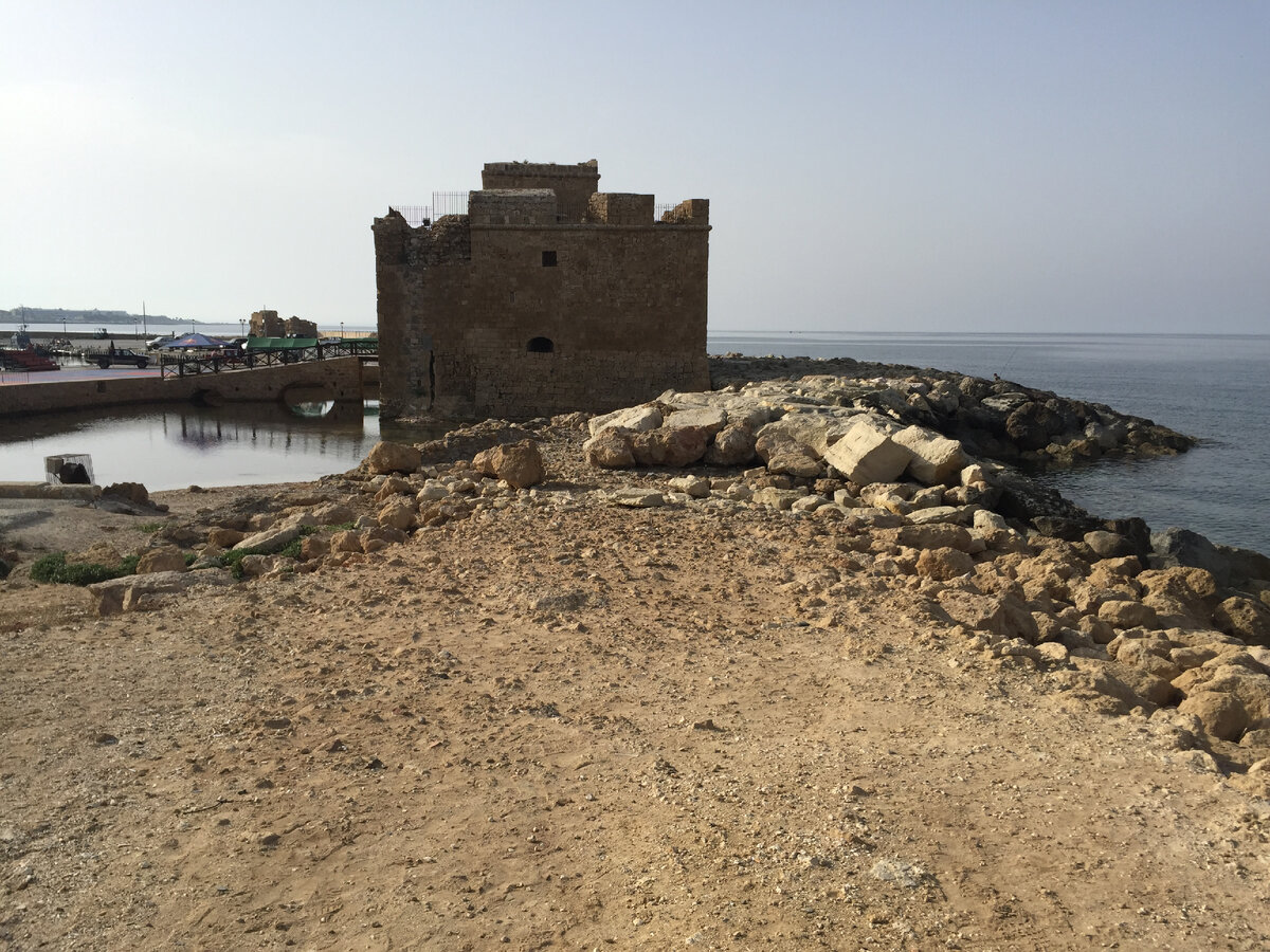 Остатки древней крпепости и порт. фото SEA Влог