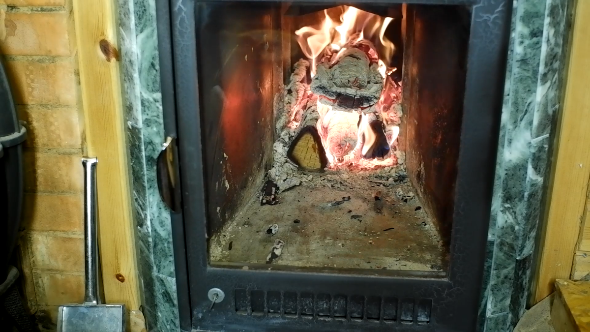 Закладка 30-сантиметровых дров горит 1 час 15 минут