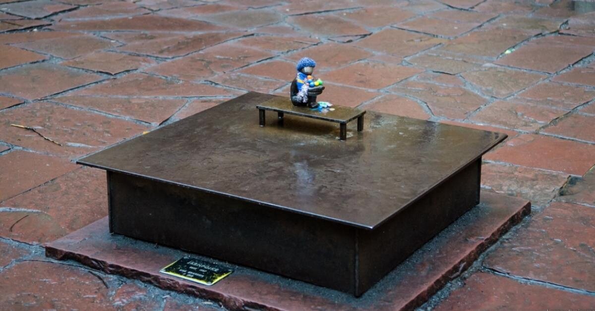 Памятник Нильсу в Стокгольме