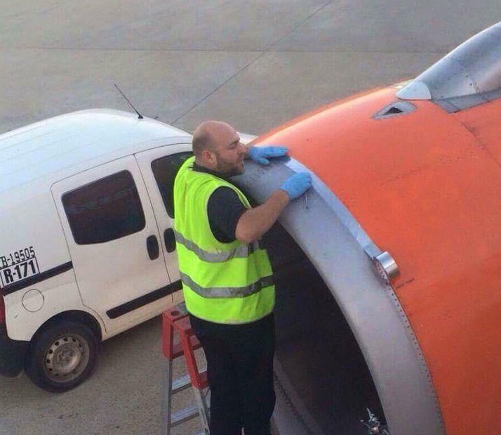 Крякнем, плюнем и надежно склеим скотчем. Изолента в авиации