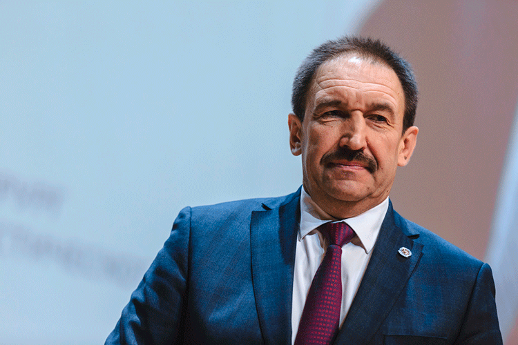 На сайте президента Татарстана появился проект указа главы республики  «О комиссии при президенте Республики Татарстан по русскому языку». Возглавит ее премьер-министр РТ Алексей Песошин