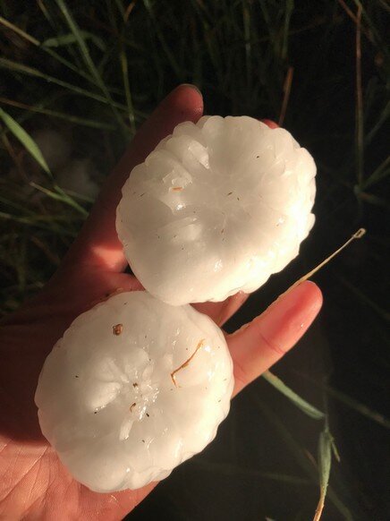 Град диаметром более 7 см возле Виши (Алье) - 04 июня 2022 г. - Джереми Гайяр