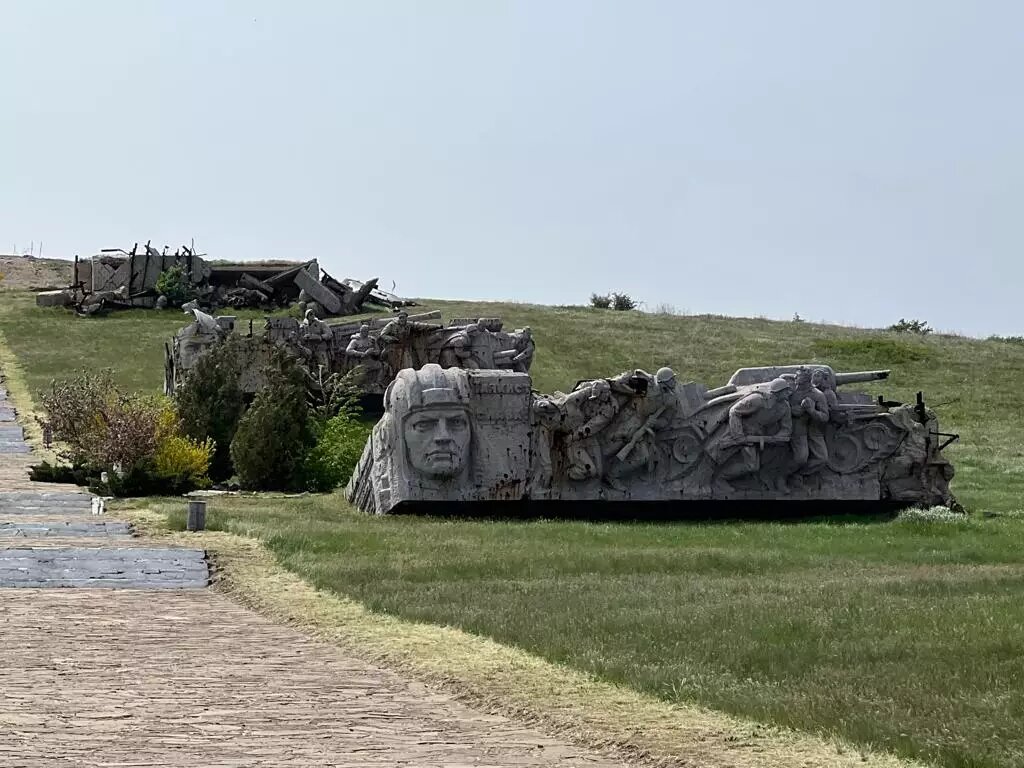 Находится саур могила. Мемориал Саур-могила Украина. Мемориальный комплекс Саур-могила. Восстановленный мемориал на Саур могиле. Саур могила 2014.