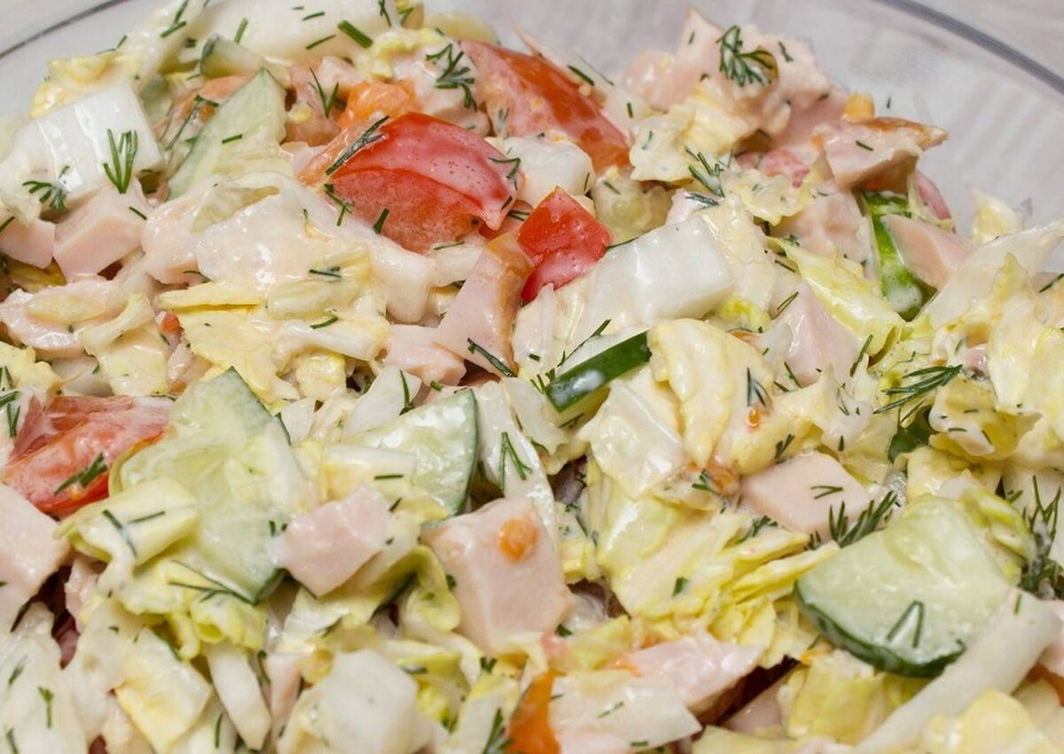 Салат с копченой курицей