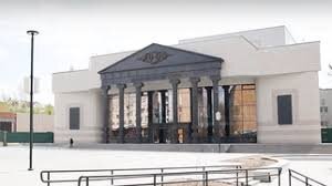 обновленный фасад театра