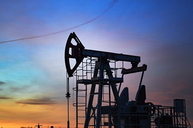 Добыча нефти.© РИА Новости. Максим Богодвид / Перейти в фотобанк