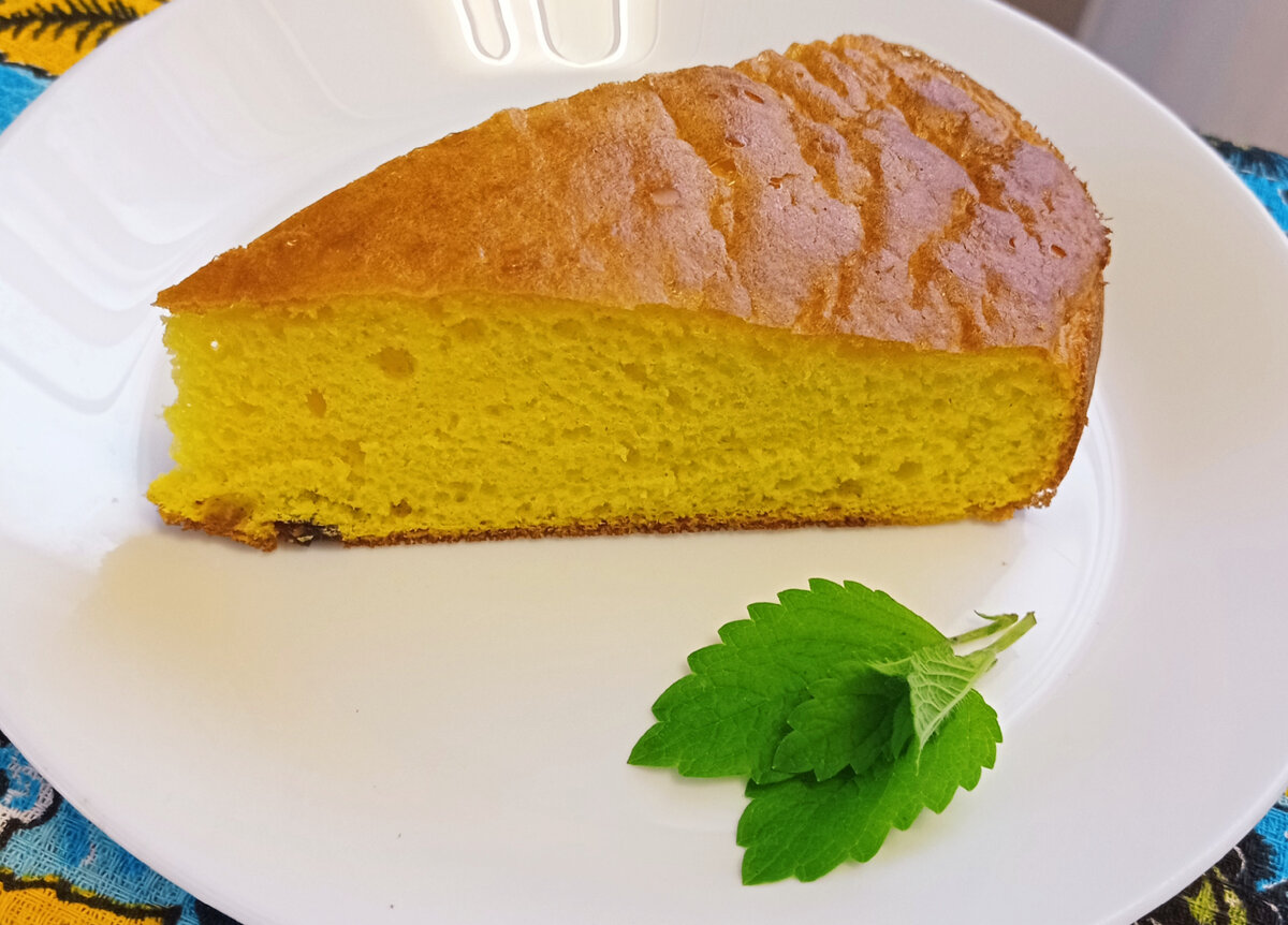 Бисквит получается очень пышным и дело может не заканчиваться на бисквите, можно проявить фантазию и сделать настоящий торт затратив минимум сил и времени. 