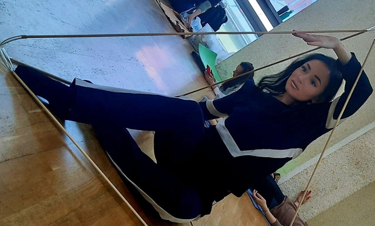 Я помогаю похудеть , повысить самооценку, работаю с нарушениями пищевого поведения. Мы ищем и знаем причины несоответствия своему внутреннему идеалу и разбираемся: откуда появились наши критерии собственной привлекательности. Мы работаем с телом , его ощущениями и учимся понимать себя и свои желания.