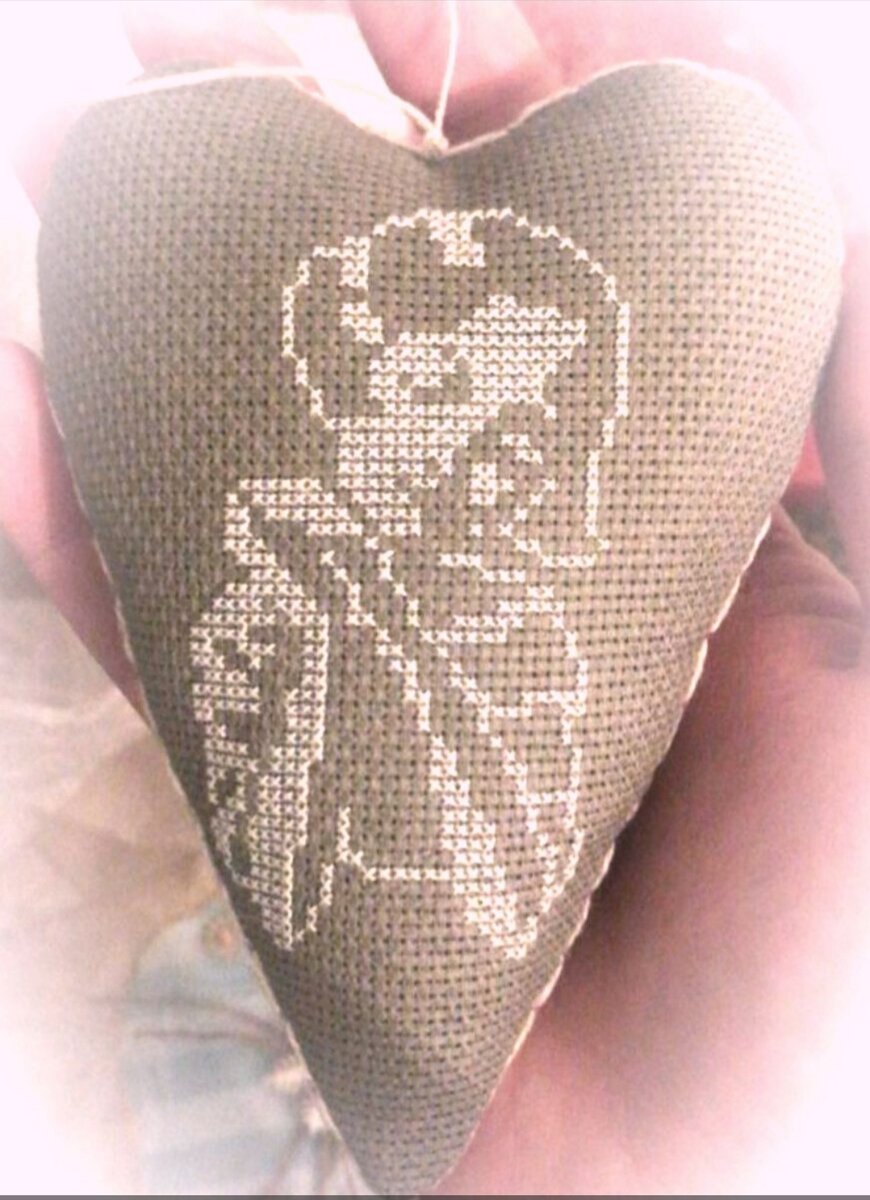 Вышивала на канве, хотя это, можно сказать, исключение)) Всегда вышиваю на равномерке 👌