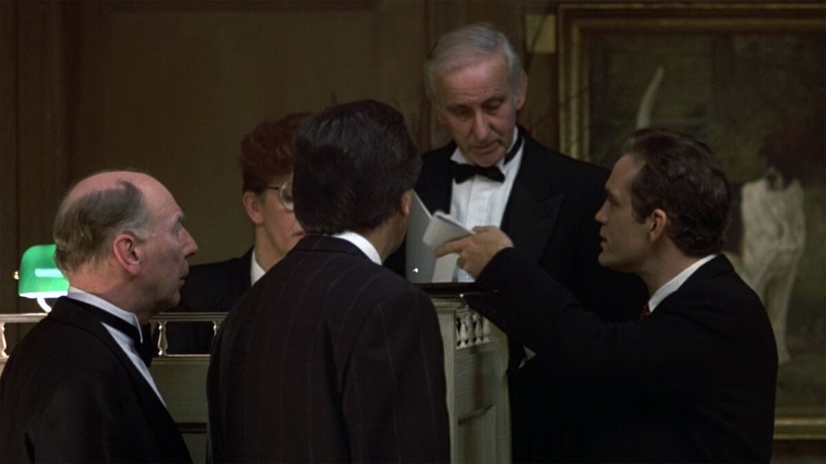 Джек решает вопрос с оплатой счета