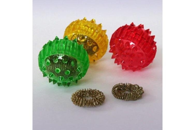 Шарики Су Джок бывают разных цветов ...выбирай какой больше нравится...