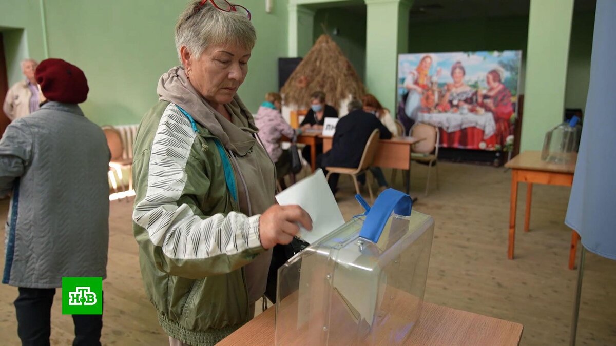    В Донбассе, Запорожье и Херсонской области начался заключительный день референдума