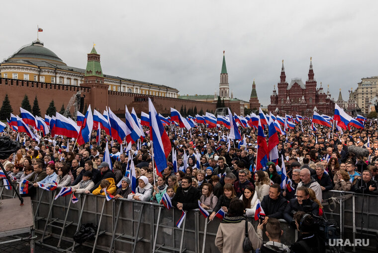    Некоторым жителям пришлось преодолевать тысячи километров ради того, чтобы проголосвать