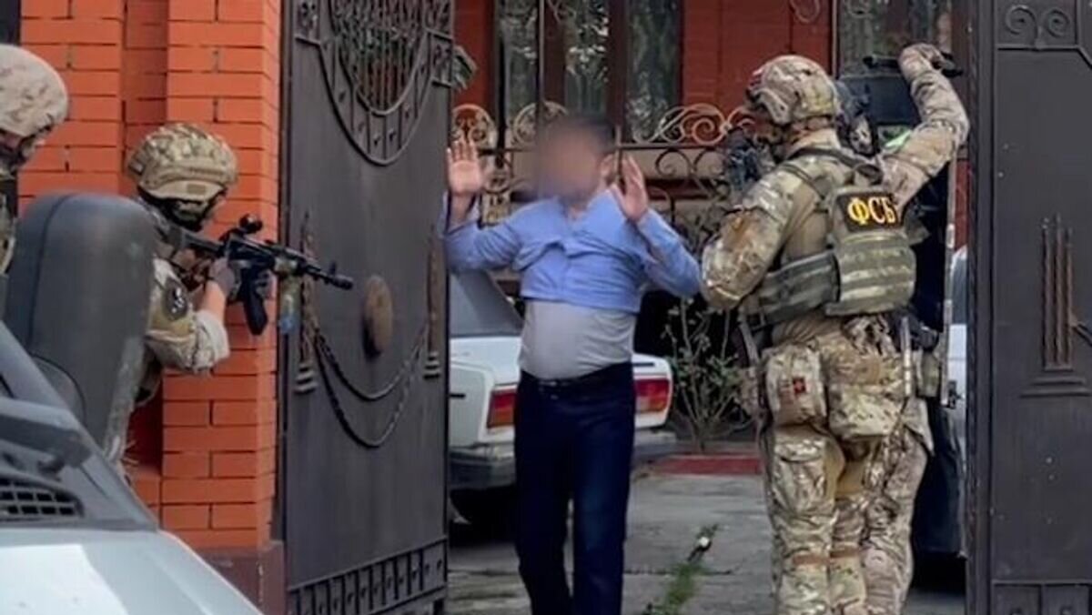    Задержание сотрудниками ФСБ РФ пособника международной террористической организации "Хайят Тихрир аш-Шам"*, действующей на территории Сирии© РИА Новости / Пресс-служба ФСБ РФ