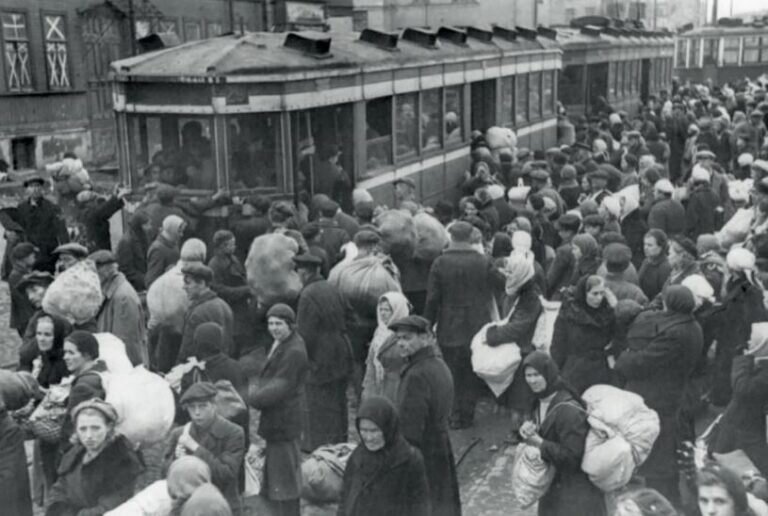 Встреча слесаря без трусов перед рабочими порно видео