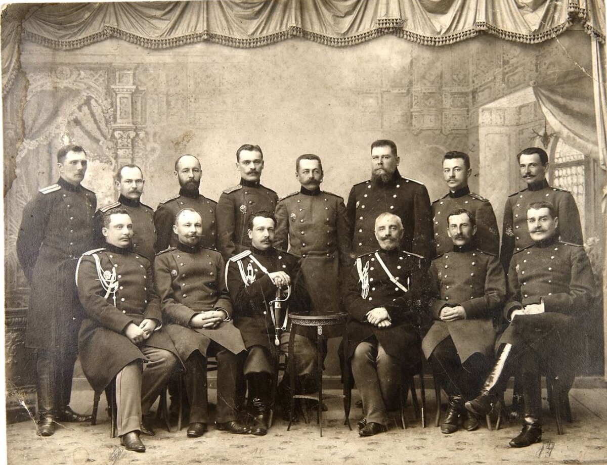 Фото полковника Генерального Штаба А. М. Михайлова с сослуживцами.1880-е