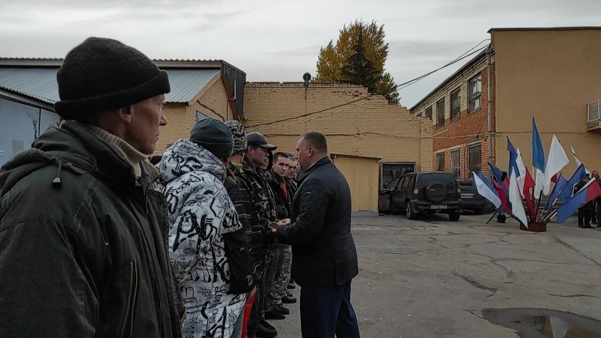    В Балакове проводили мобилизованных – глава района пообещал скоро привезти вещи и продуктыНовости Саратова и области – Сетевое издание «Репортер64»