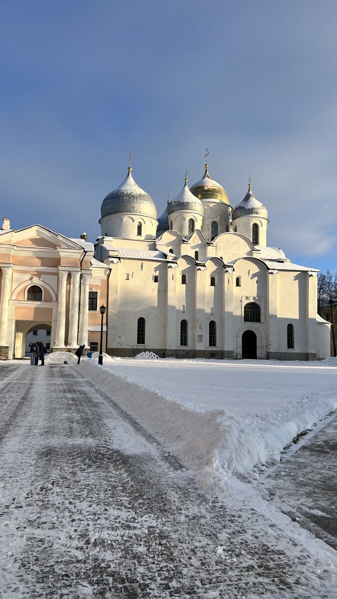 Софийский собор снаружи и внутри