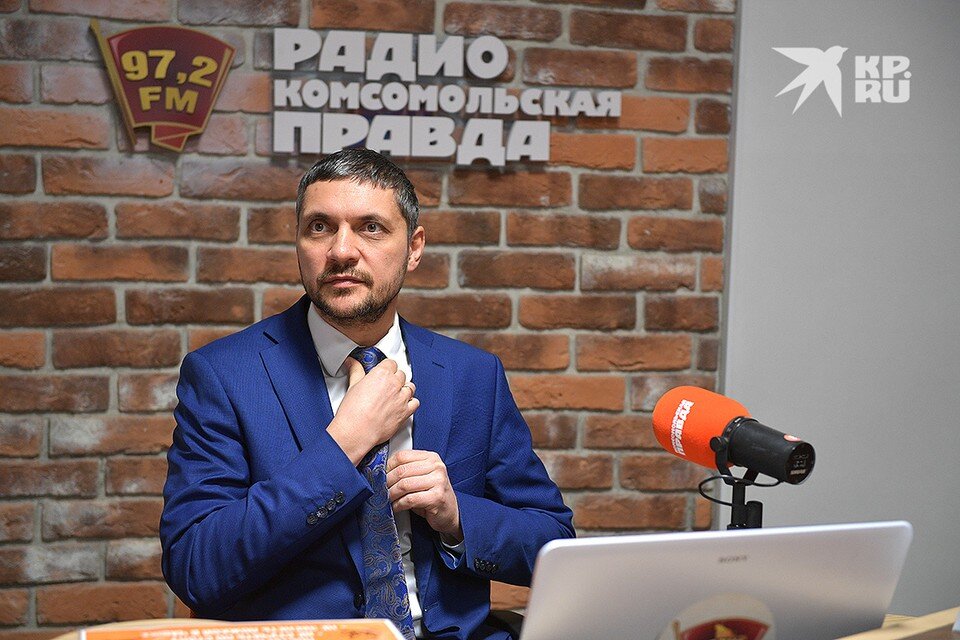     Губернатор Забайкальского края Александр Осипов в студии Радио "Комсомольская правда". Михаил ФРОЛОВ