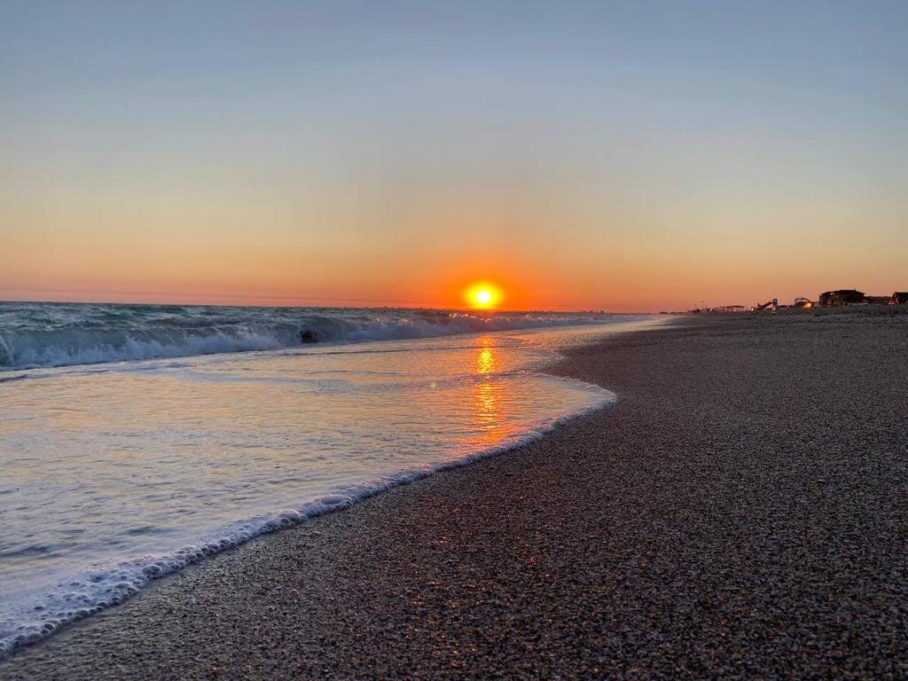 Всем привет из Турции солнечной Анталии 29 январь 2023 года. Сегодня произошла очередная выходка турецкого бизнеса в магазине LC Waikiki   и DEFAKTO, у нас отказались принимать купюры 100$ аргументировав это что купюра 2003 года выпуска и вообще у них разворот на евро. Так что соотечественники, которые желаете отдохнуть в Турции в этом году берите с сабой только свежие иностранные банкноты, дабы избежать такого рода сюрпризы. Вот не могу понять то-ли Турция принципиально пытается помочь Европе с ростом её валюты Евро или же просто пытается задеть российских туристов и просто пакастничает или же это отдельные случаи с конкретными торговыми точками. Но знайте это факт и очень даже не приятный. Желаю вам не оказаться в такой ситуации. Ведь приезжая туда с рублями, мы вынуждены их обменивать по невыгодному для нас курсу, так если Турция дружит с нами почему бы не начать на прямую рубли на кассах, или же с нами дружат только за наши природные ресурсы???? 