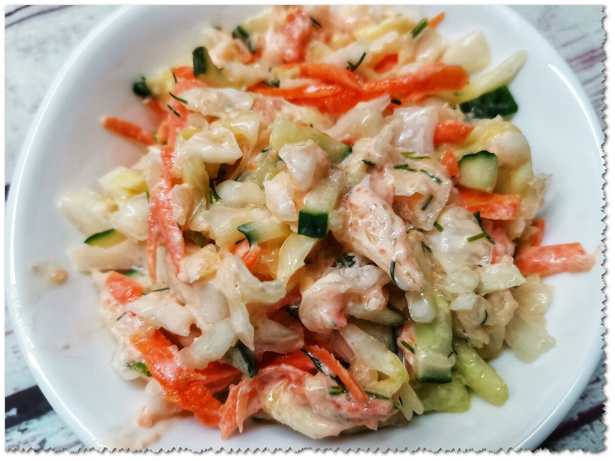 Очень вкусный, пикантный и необычный салат из капусты