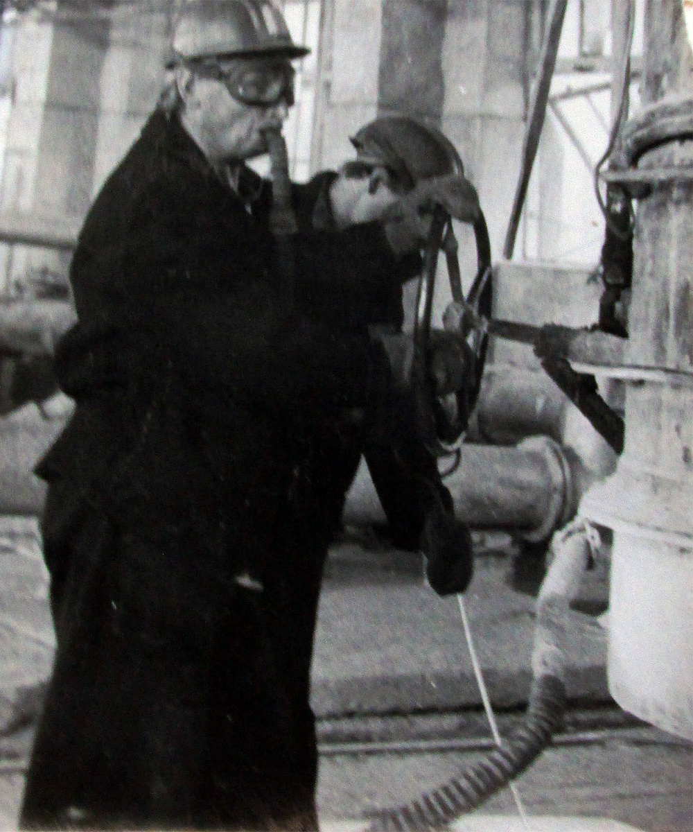 Рабочие на основном производстве.