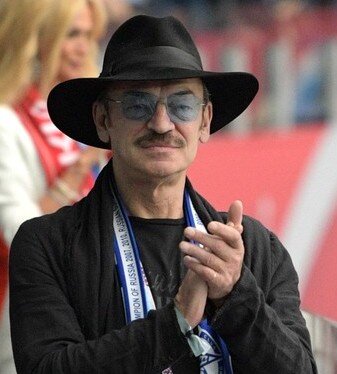 фото из Википедия. Красив в любом возрасте