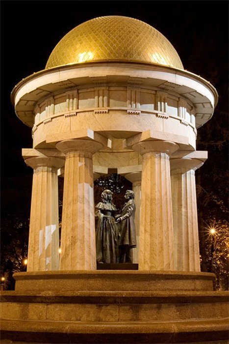 (Скульптор  М. Дронов, архитектор  М. Белов)